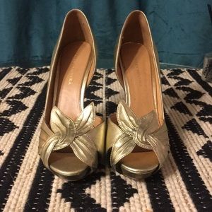 Badgley Mischka Gold Heels ❤️